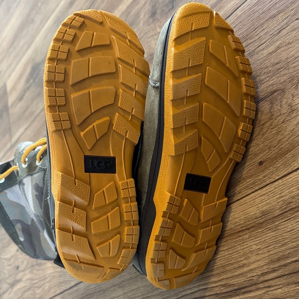 UGG Kids Boots with Yellow Laces - Picture 4 of 5
